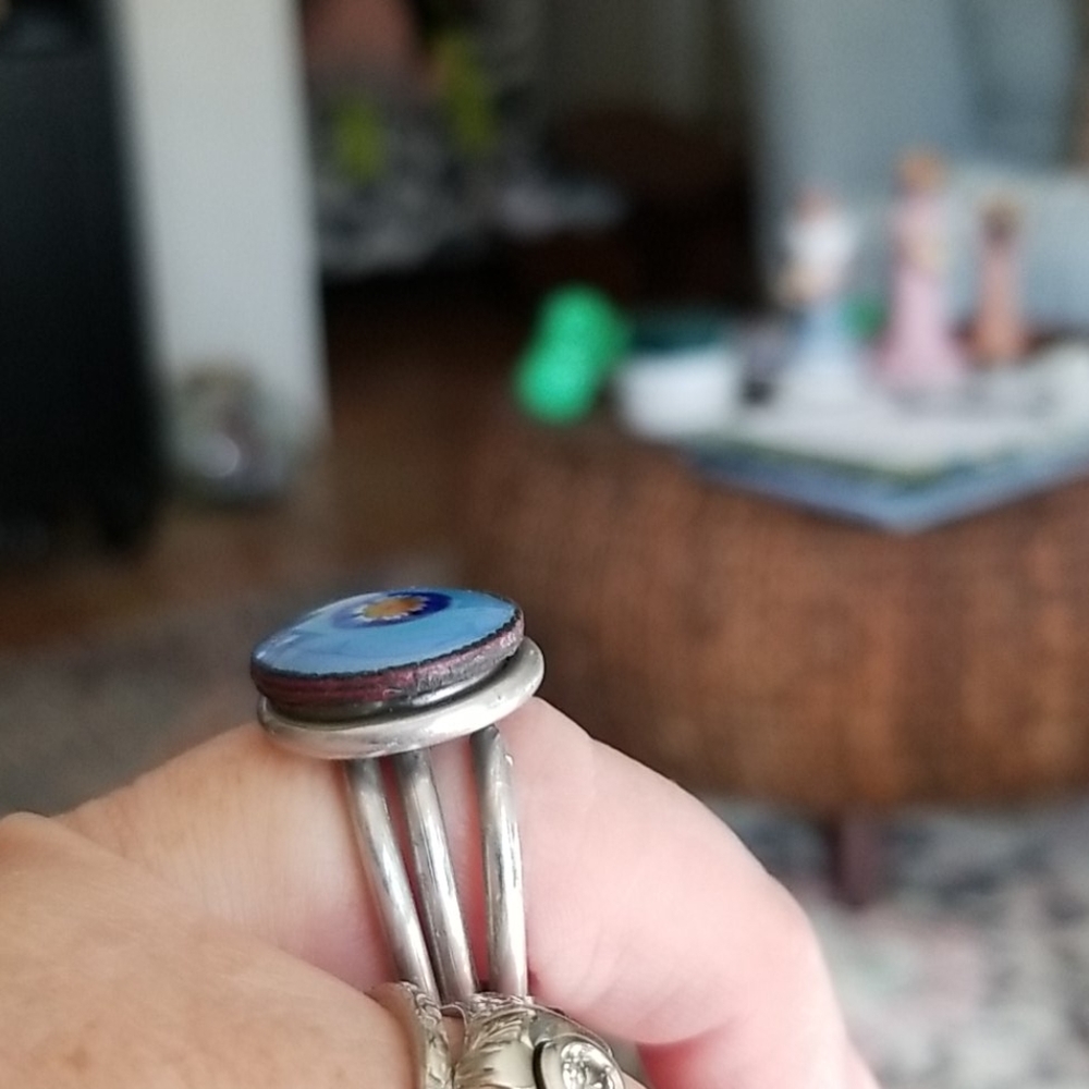 Unique Ring - Picture 2 of 6